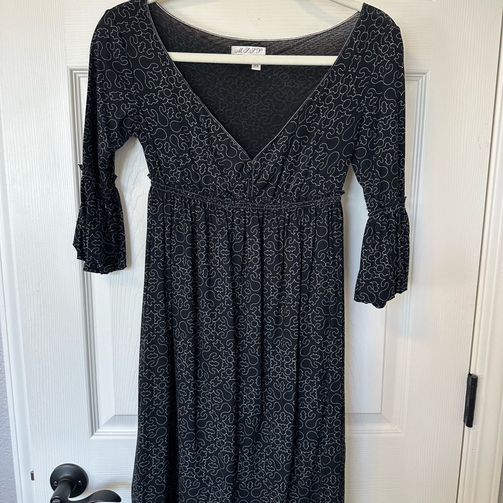 Chic Black and White Patterned Stretchy Midi Dress